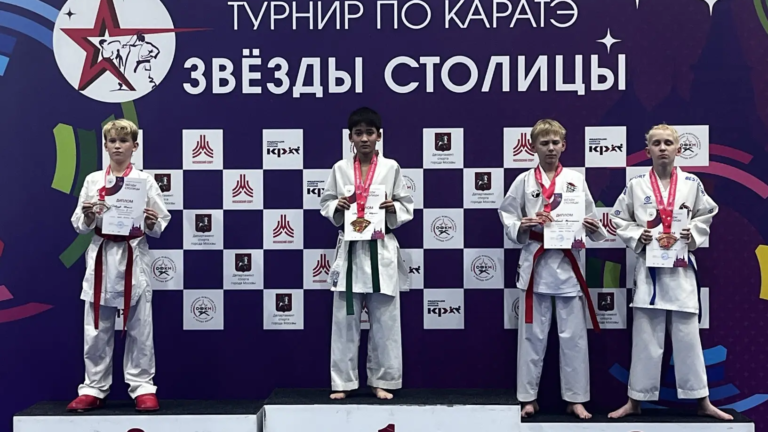 Ахмадалиев Ибрагим на первом месте пьедестала турнира Звёзды Столицы по каратэ