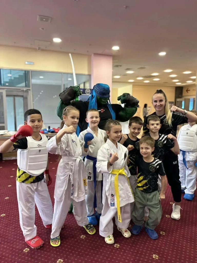 Наши спортсмены с тренером Цысовой А.В. в кимоно готовы к соревнованиям COMBAT ЛИГА КАРАТЭ в Орле
